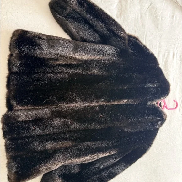 Elegant Black Faux Fur Coat - Picture 4 of 4